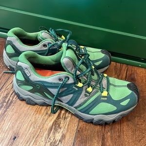 Merrell Hiking Shoes women’s 6.5 like new